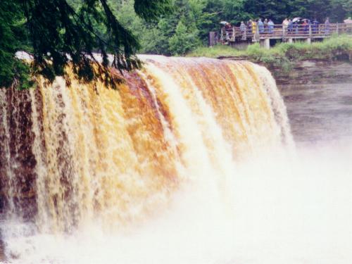 falls.jpg (31787 bytes)